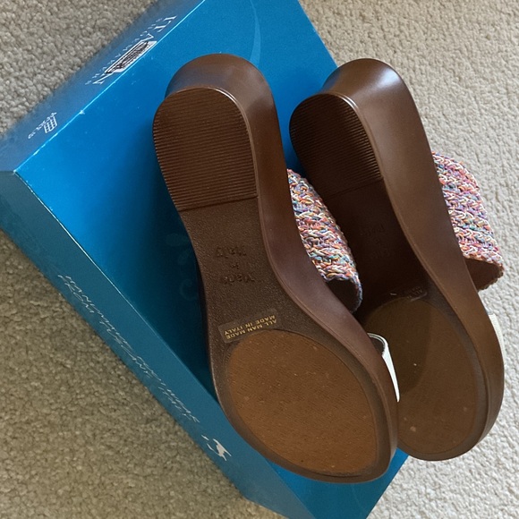 Italian Shoemakers Women's Woven Multicolor Sandals - Picture 4 of 4